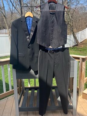 Main Line Custom Clothiers Tuxedo with Vest Jacket Size 42R Pants Size 37T